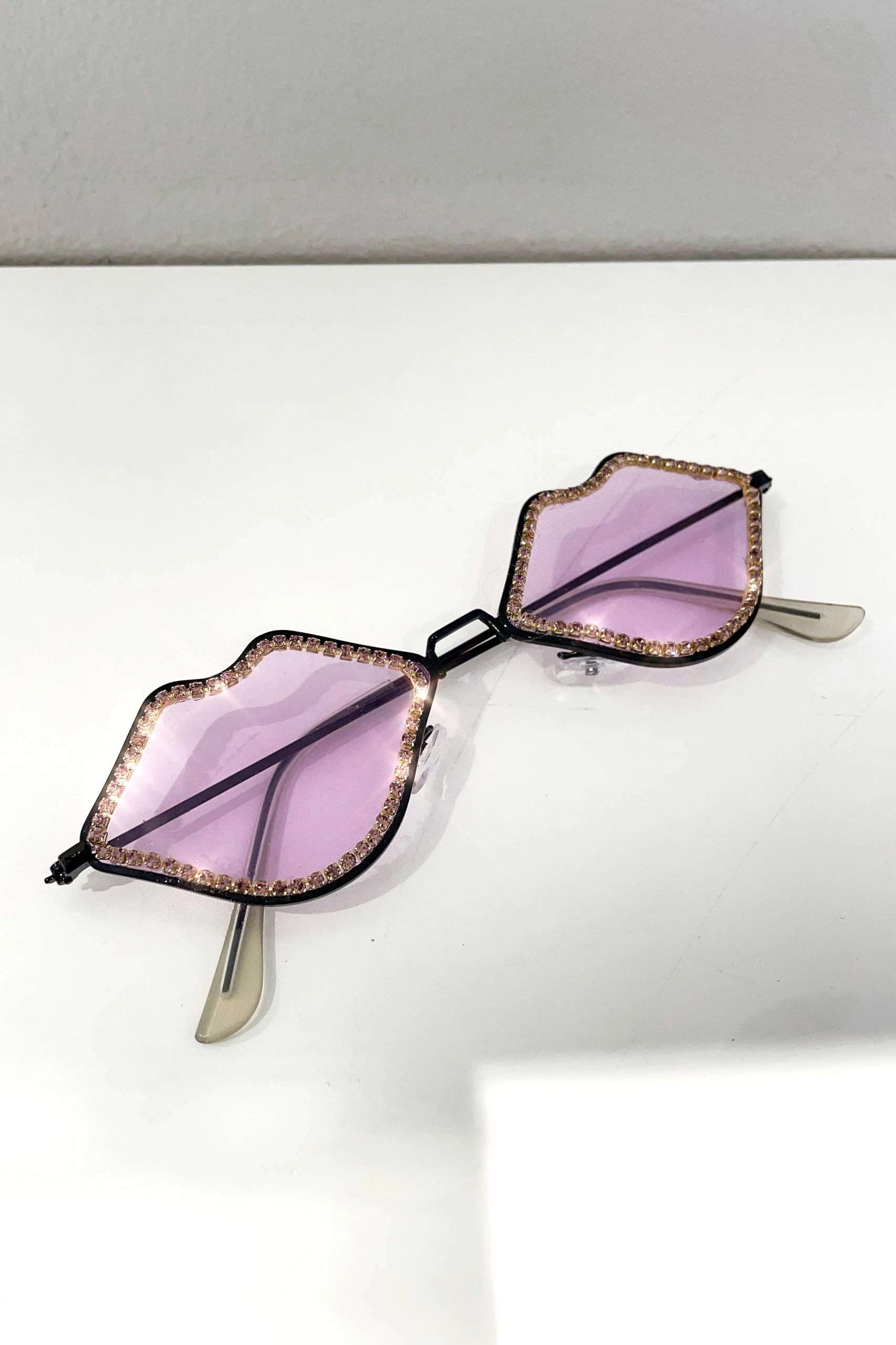 Ellinor lips sunglasses purple