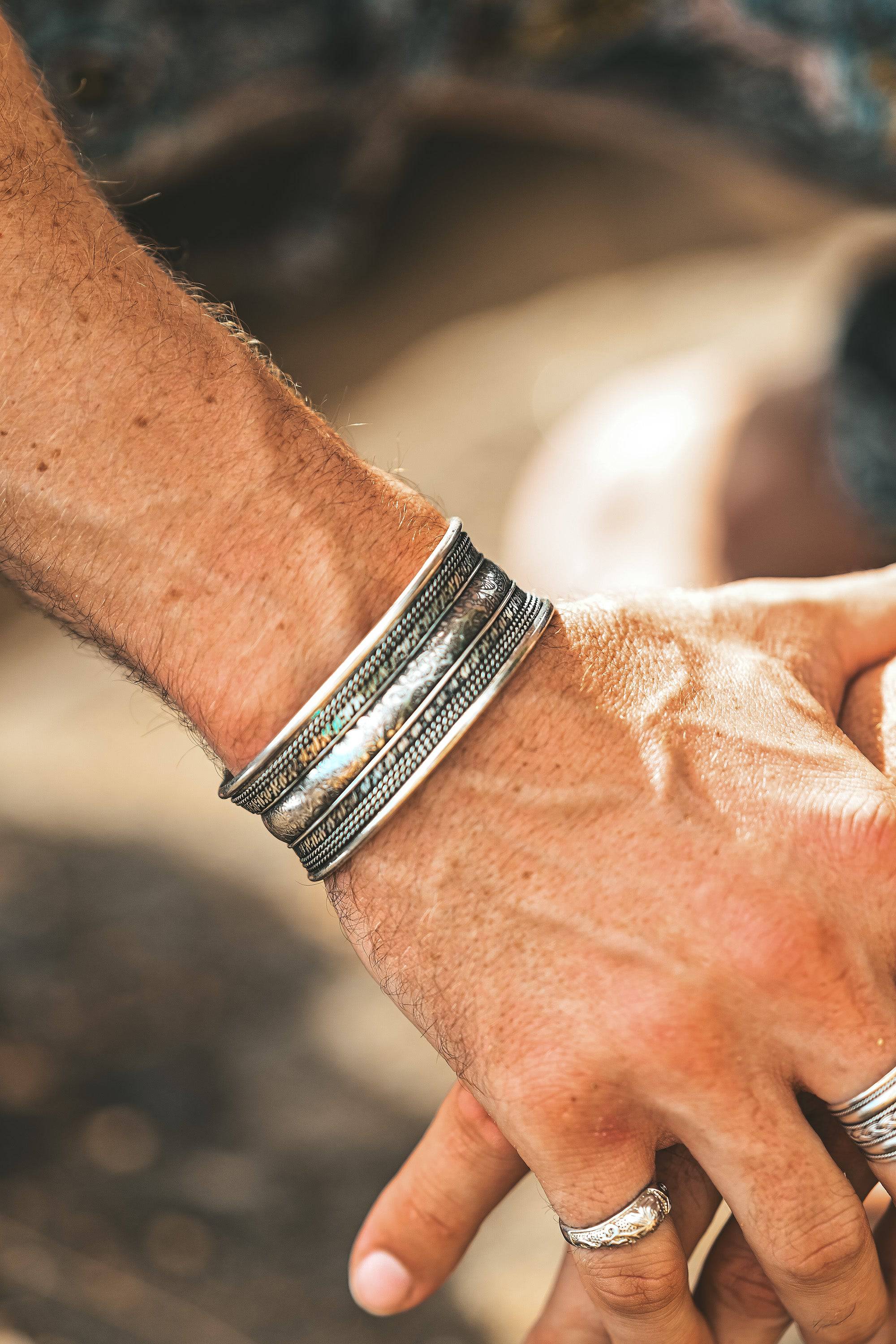Saki cuff bracelet - Image 4