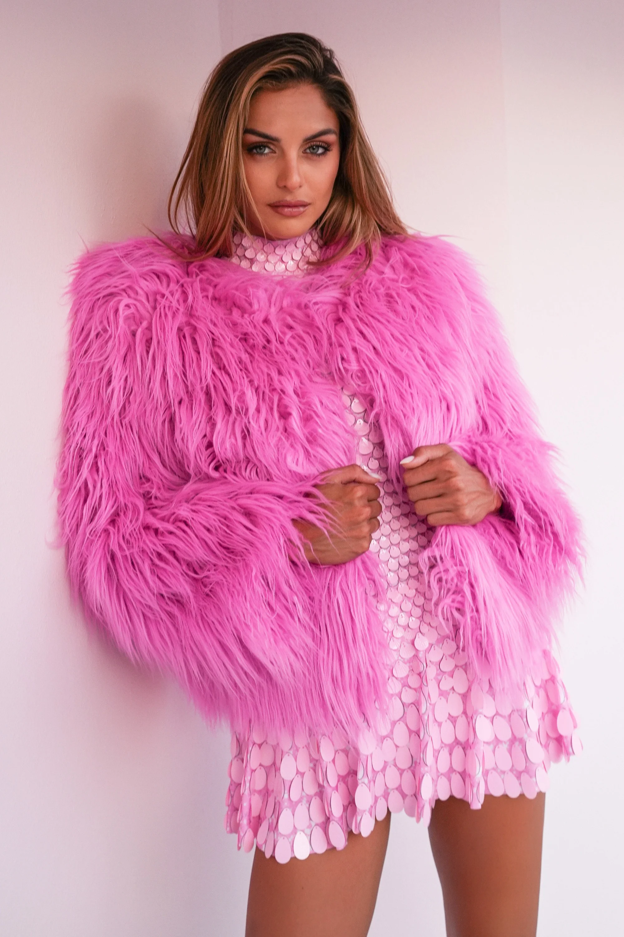 Simona faux fur jacket short pink - Image 2